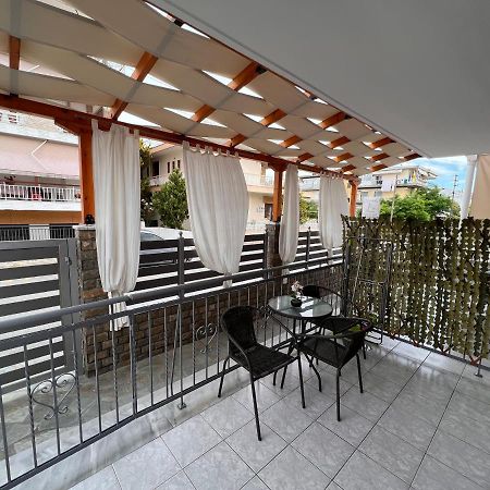 Niriides Rooms Nea Kallikrateia ภายนอก รูปภาพ