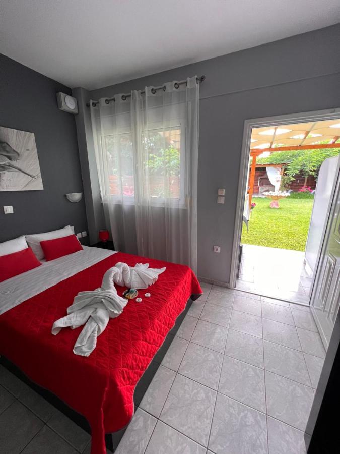 Niriides Rooms Nea Kallikrateia ภายนอก รูปภาพ