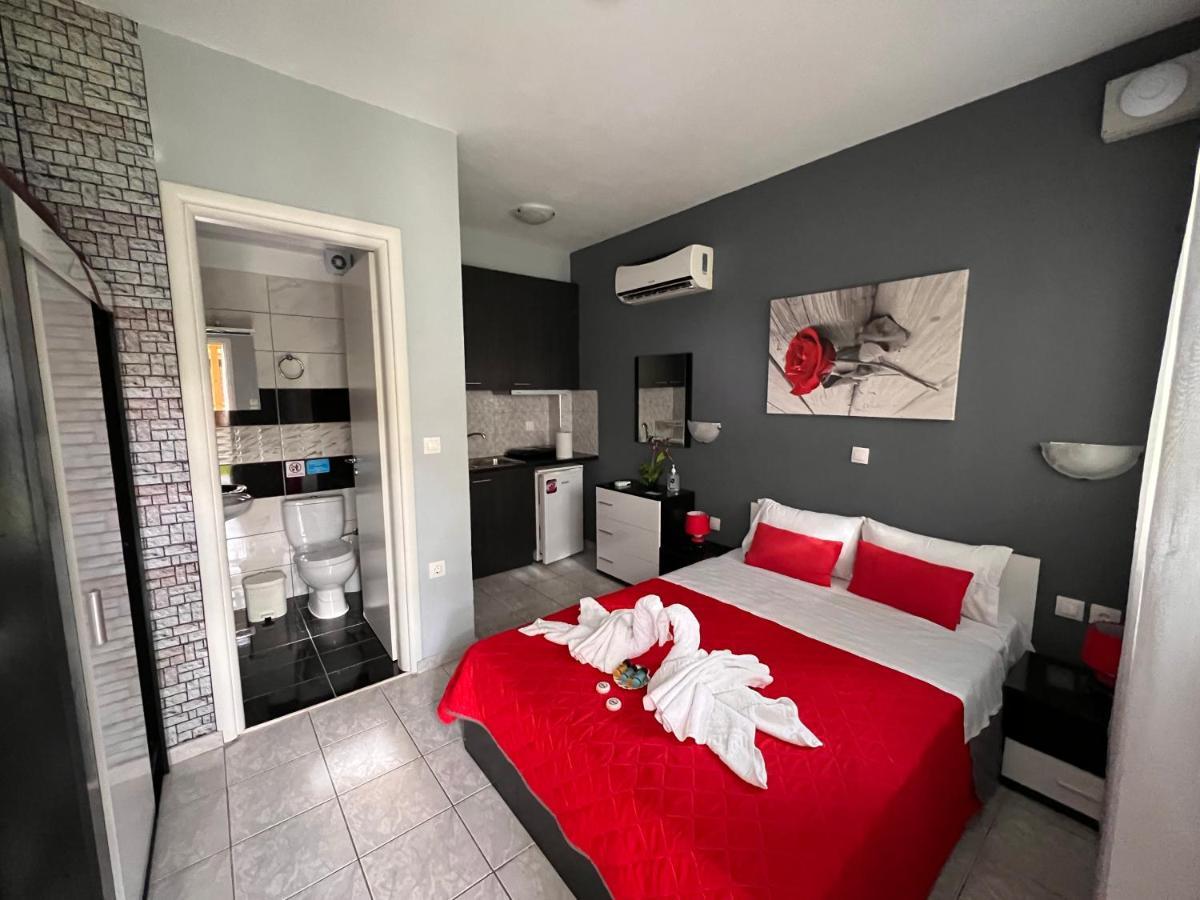 Niriides Rooms Nea Kallikrateia ภายนอก รูปภาพ