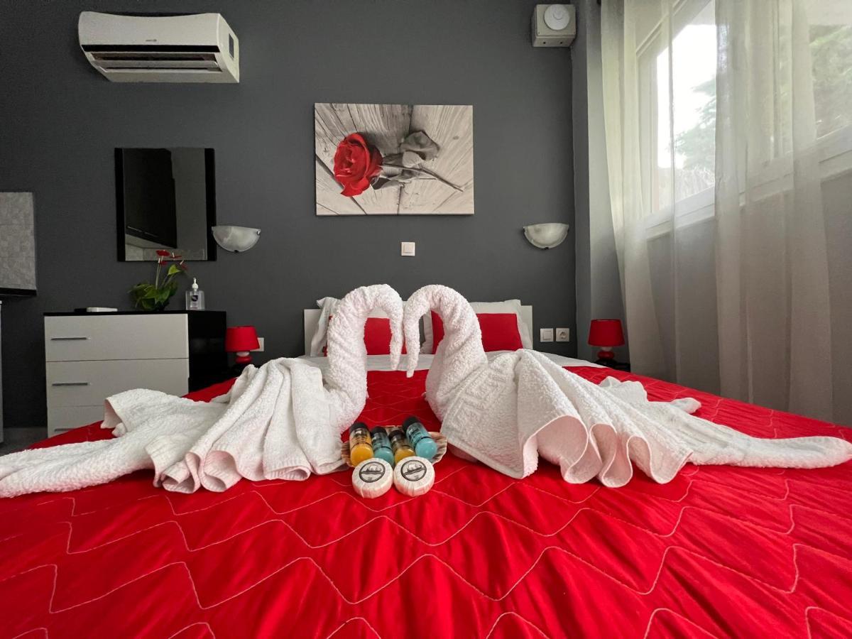 Niriides Rooms Nea Kallikrateia ภายนอก รูปภาพ