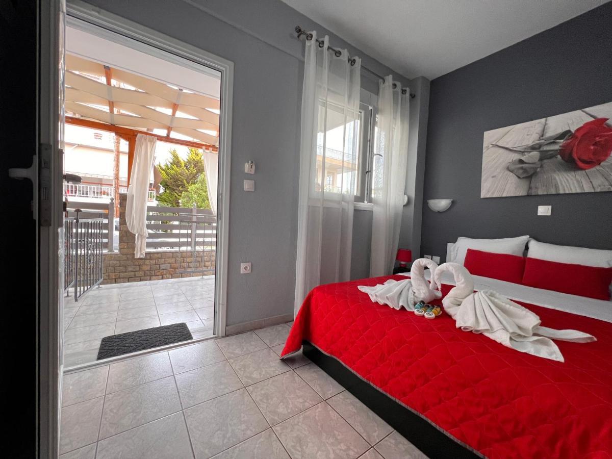 Niriides Rooms Nea Kallikrateia ภายนอก รูปภาพ