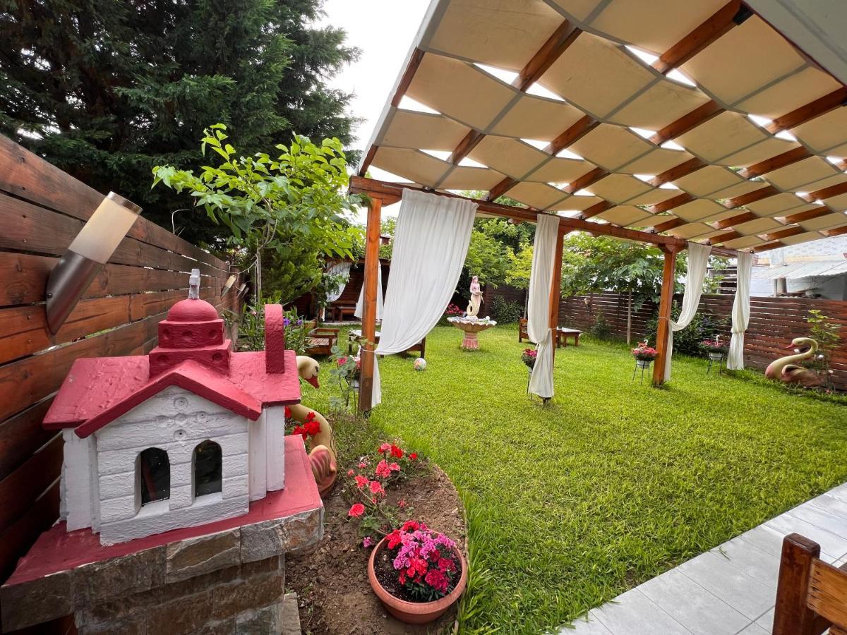 Niriides Rooms Nea Kallikrateia ภายนอก รูปภาพ