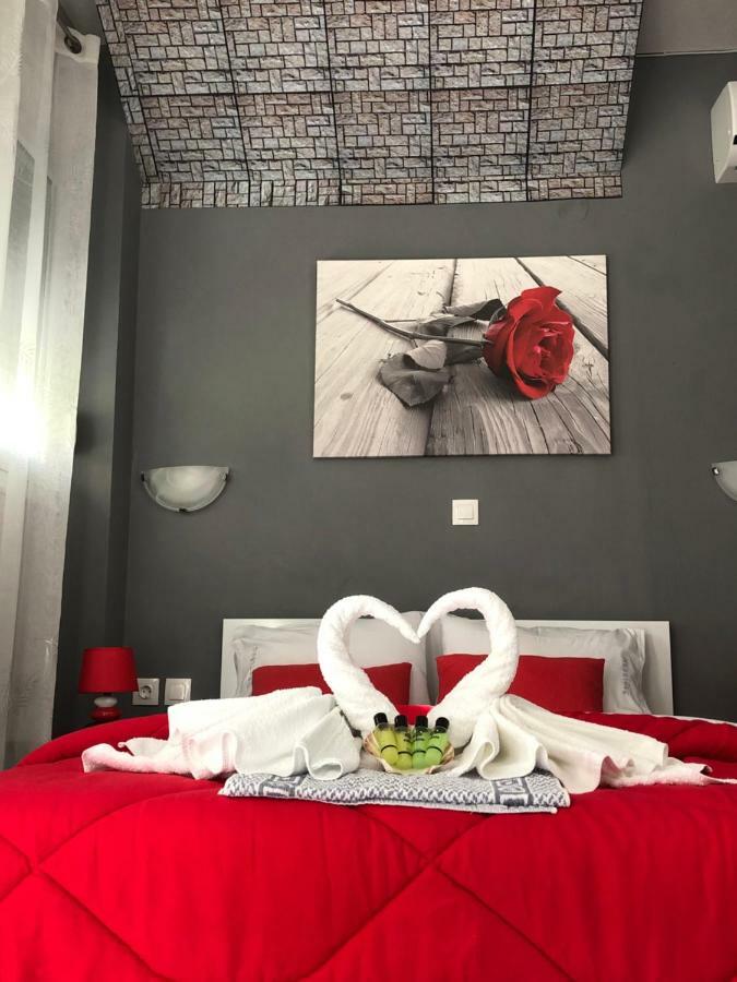 Niriides Rooms Nea Kallikrateia ภายนอก รูปภาพ