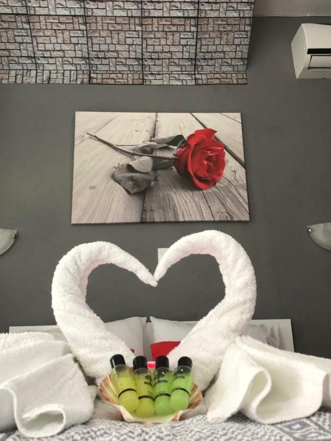 Niriides Rooms Nea Kallikrateia ภายนอก รูปภาพ