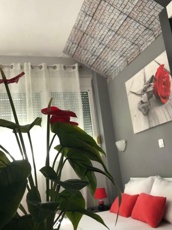 Niriides Rooms Nea Kallikrateia ภายนอก รูปภาพ
