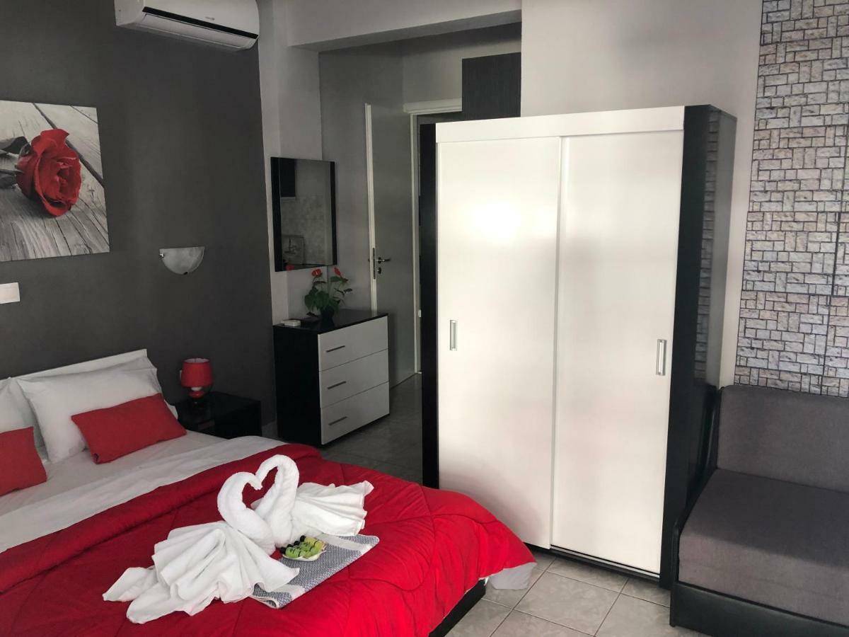Niriides Rooms Nea Kallikrateia ภายนอก รูปภาพ