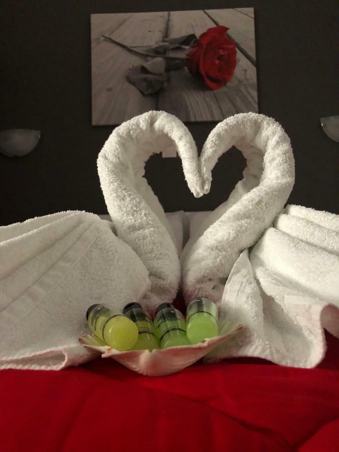 Niriides Rooms Nea Kallikrateia ภายนอก รูปภาพ