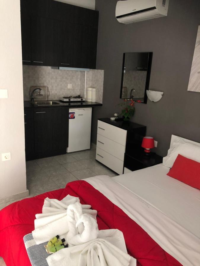 Niriides Rooms Nea Kallikrateia ภายนอก รูปภาพ