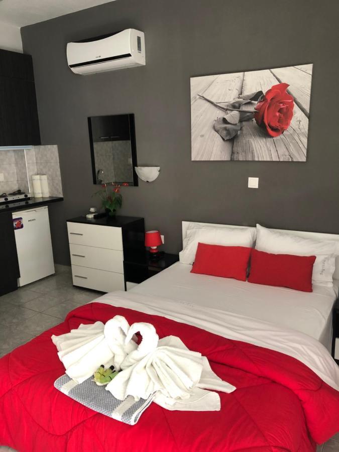 Niriides Rooms Nea Kallikrateia ภายนอก รูปภาพ