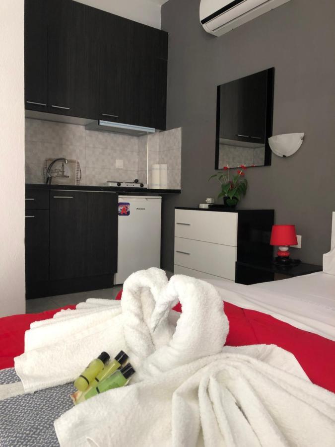 Niriides Rooms Nea Kallikrateia ภายนอก รูปภาพ